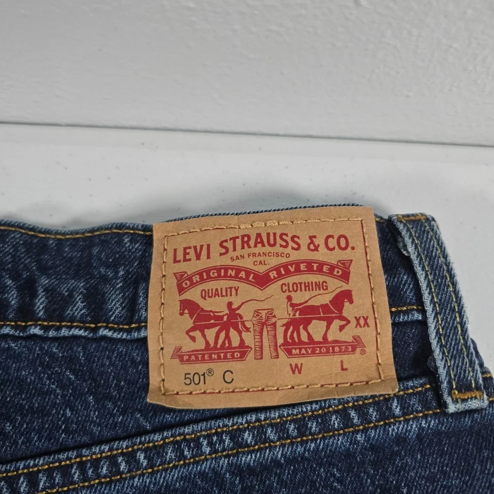 Levis 501 Curve Mens Dark Wash Blue Straight‎ Leg Button Fly Jeans 31x30 CW-1425